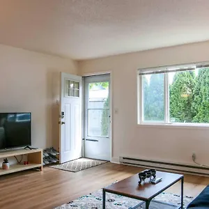 Amazing Entire House + Parking Apartment Portland